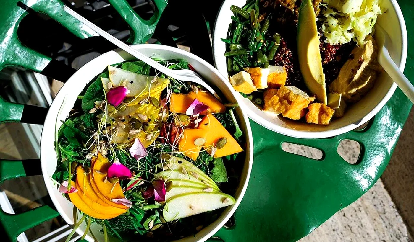 Assiette de printemps colorée